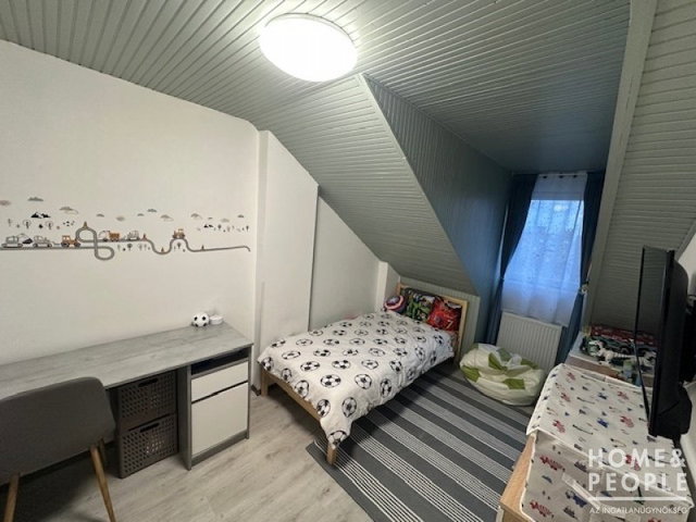 Eladó téglalakás, Hódmezővásárhelyen 53.3 M Ft, 5 szobás