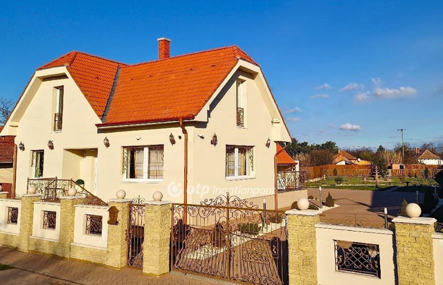 Eladó családi ház, Poroszlón 112.9 M Ft, 6 szobás