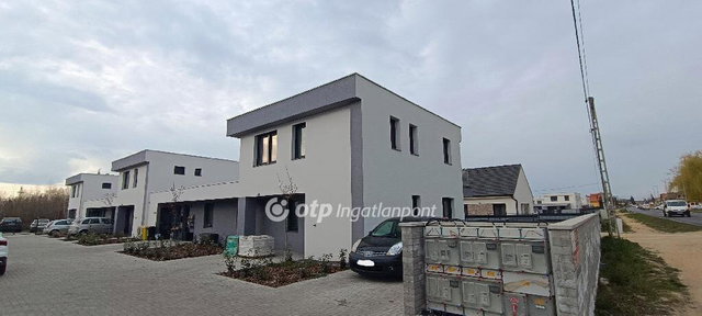 Eladó téglalakás, Ajkán 87.9 M Ft, 1+4 szobás