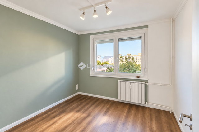 Eladó panellakás, Veszprémben 51.7 M Ft, 2 szobás