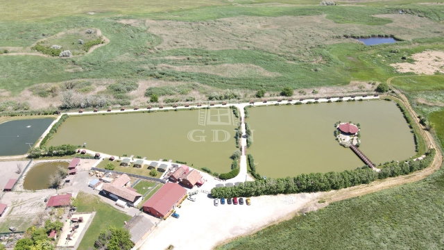 Eladó üzlethelyiség, Székesfehérvárott 65 M Ft