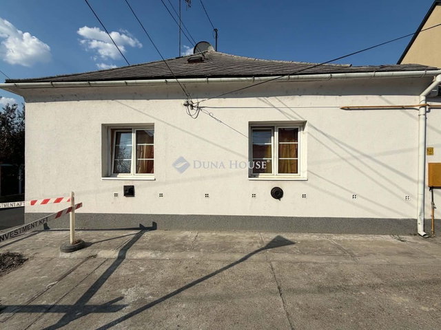 Eladó családi ház, Kalocsán 16 M Ft, 2 szobás