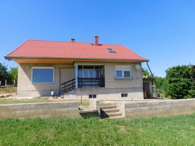 Eladó családi ház, Cserszegtomajon 69.9 M Ft, 3+1 szobás