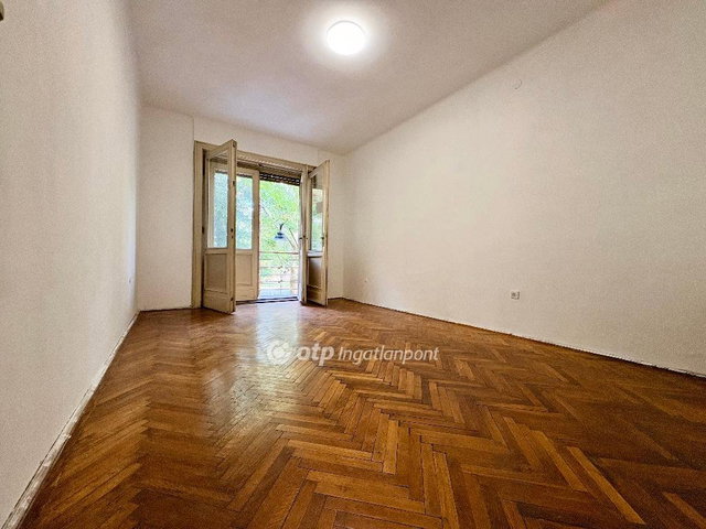 Eladó téglalakás, Győrött 42.9 M Ft, 1 szobás