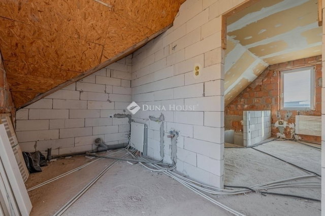 Eladó családi ház, Gödön 99.9 M Ft, 6 szobás
