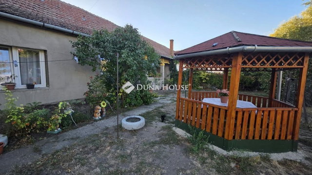Eladó családi ház, Abonyban 27 M Ft, 4 szobás