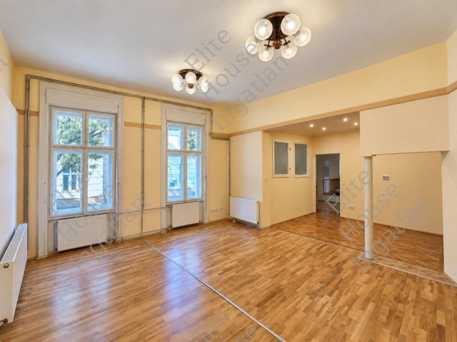Eladó családi ház, Székesfehérvárott 135 M Ft, 3 szobás