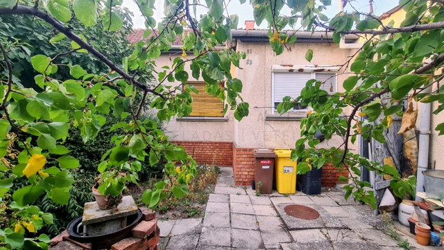 Eladó családi ház, Szegeden 52.9 M Ft, 2 szobás