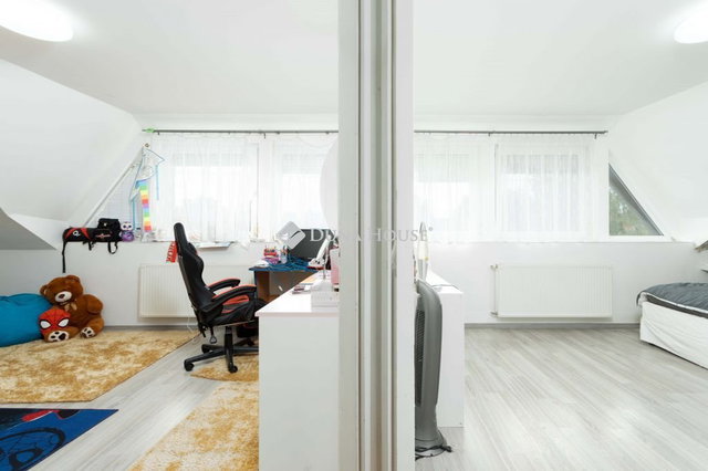 Eladó családi ház, Mosonmagyaróváron 129.9 M Ft, 6 szobás