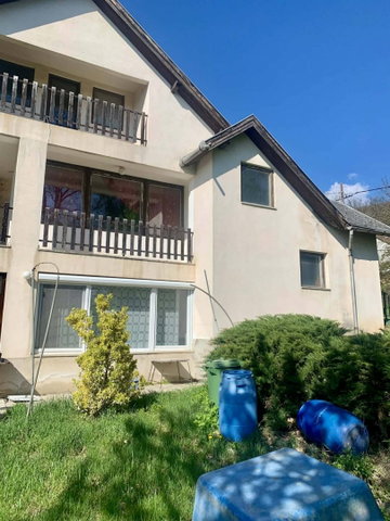Eladó családi ház, Piliscsabán 134.9 M Ft, 5+3 szobás