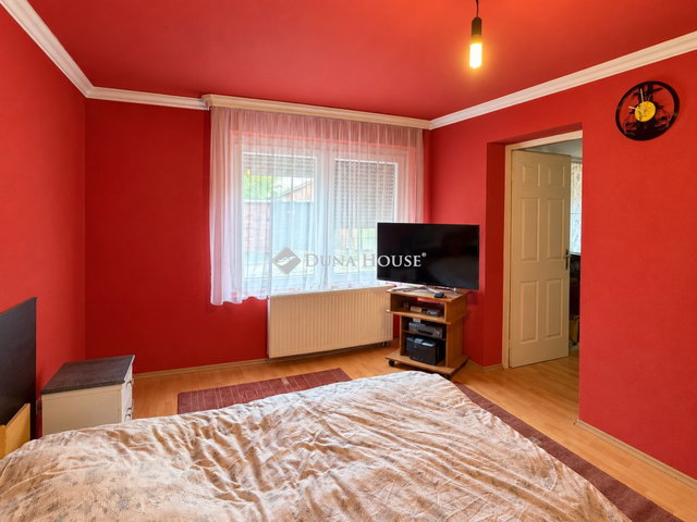 Eladó családi ház, Cegléden 49.9 M Ft, 3 szobás
