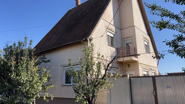 Eladó családi ház, Makón 68.99 M Ft, 5 szobás