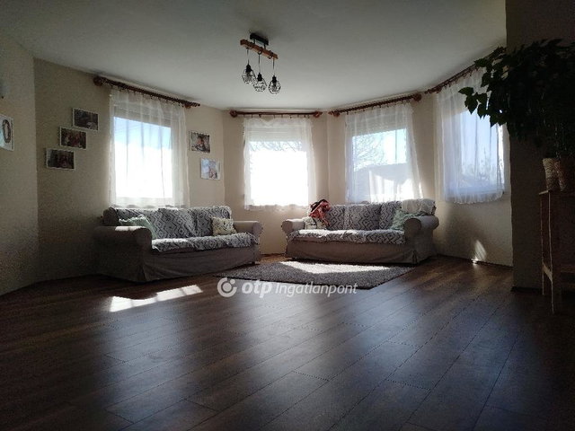 Eladó családi ház, Nagyalásonyon 51.5 M Ft