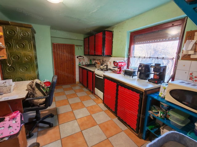 Eladó családi ház, Komáromban 49.9 M Ft, 2+2 szobás