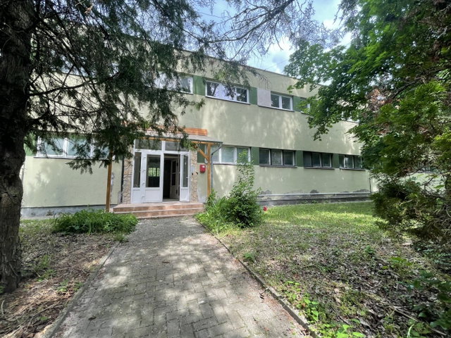 Eladó iroda, Balatonfűzfőn 135 M Ft / költözzbe.hu