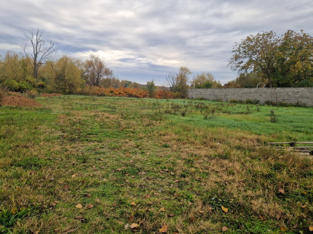 Eladó mezogazdasagi ingatlan, Keszün 10.5 M Ft