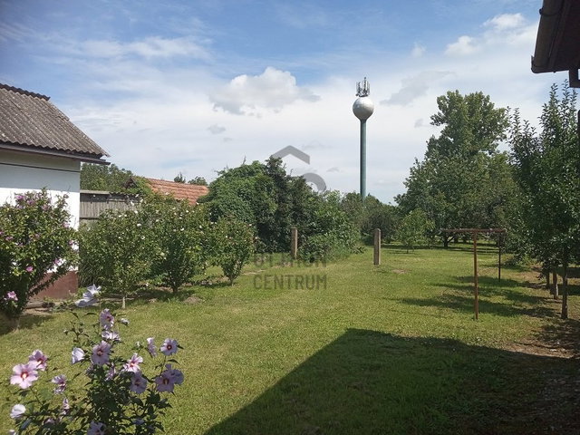 Eladó családi ház, Tarpán 10.5 M Ft, 2 szobás