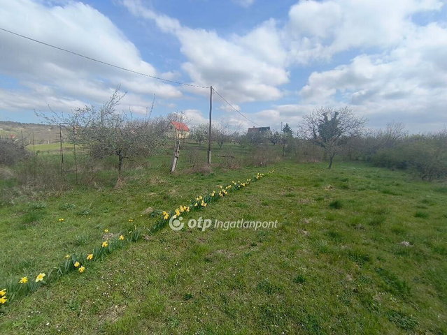 Eladó családi ház, Sukorón 8.9 M Ft, 1 szobás