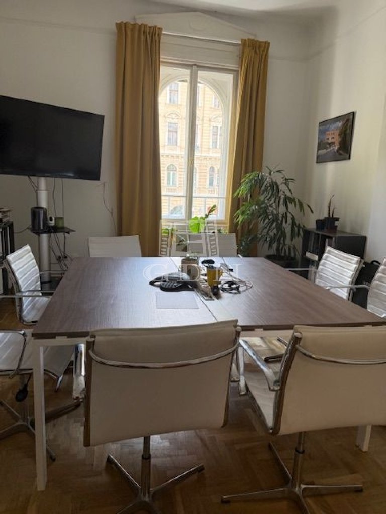 4 bed · 180m² · 276.000.000 ft
