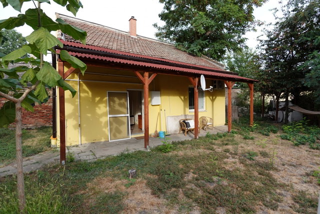 Eladó téglalakás, Szegeden 28.5 M Ft, 1 szobás