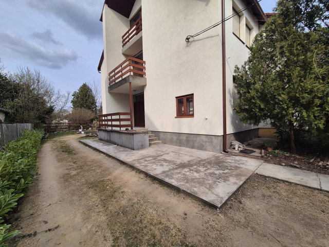 Eladó családi ház, Székesfehérvárott 120 M Ft, 6 szobás