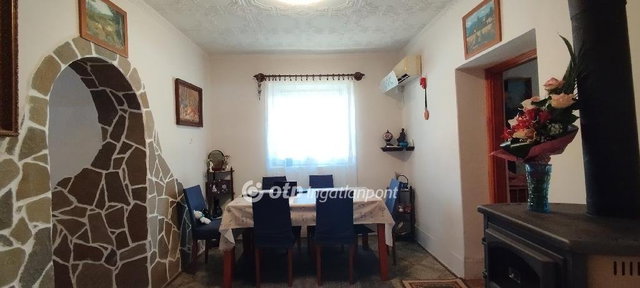 Eladó családi ház, Tiszaföldváron 32 M Ft, 2 szobás
