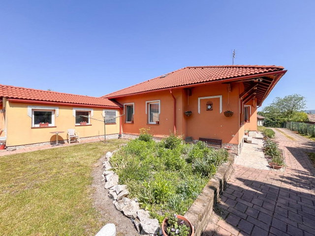 Eladó családi ház, Tatán 125 M Ft, 6 szobás