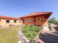 Eladó családi ház, Tatán 125 M Ft, 6 szobás