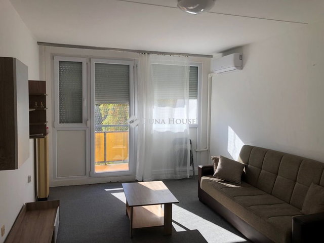 Kiadó panellakás, albérlet, Pécsett, Lahti utcában, 2 szobás