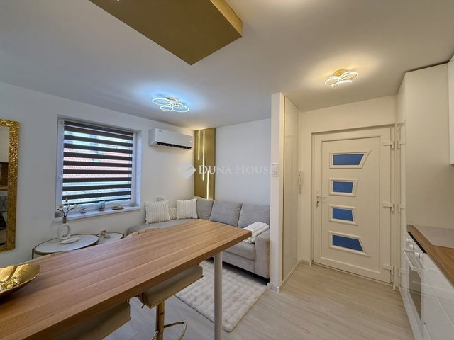 Eladó téglalakás, Budapesten, VI. kerületben 55 M Ft, 2 szobás