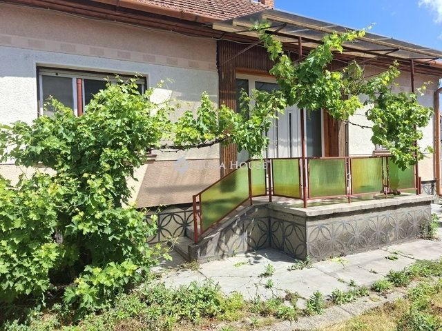 Eladó családi ház, Jászapátiban 36.5 M Ft, 3 szobás