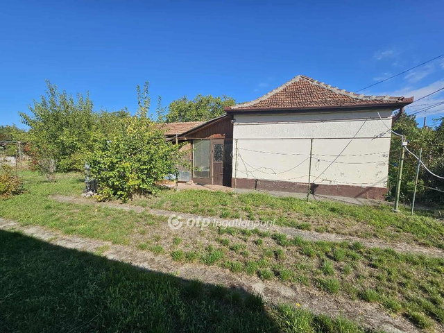 Eladó családi ház, Szolnokon 23.5 M Ft, 3 szobás