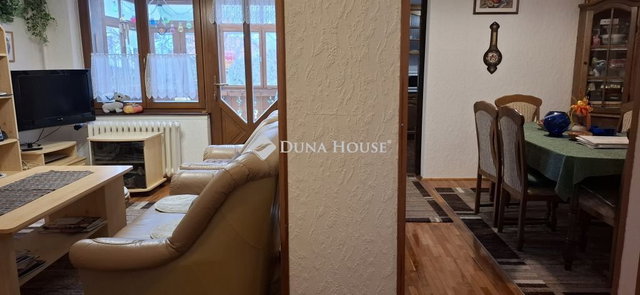 Eladó családi ház, Pécsett 142.5 M Ft, 6 szobás