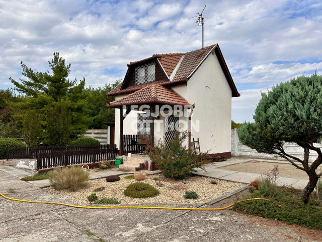 Eladó családi ház, Csemőn 36.6 M Ft, 1 szobás