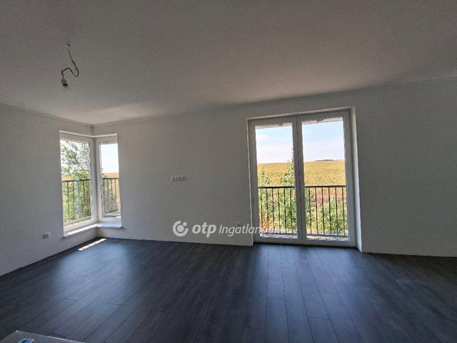 Eladó téglalakás, Mendén 74.9 M Ft, 4 szobás