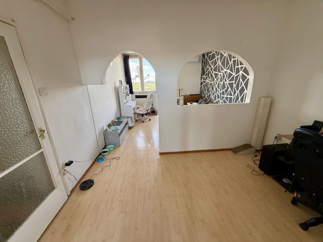 Eladó panellakás, Móron 39.9 M Ft, 3 szobás