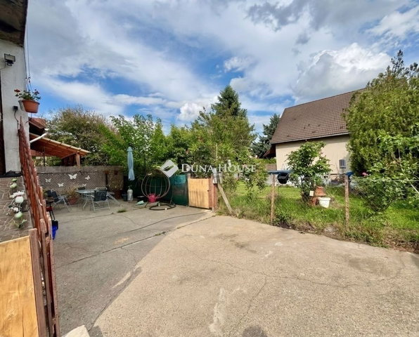 Eladó családi ház, Nyergesújfaluban 62.9 M Ft, 6 szobás