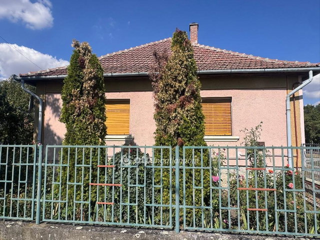 Eladó családi ház, Poroszlón 33 M Ft, 3 szobás