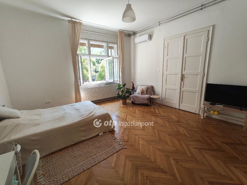 2 bed · 81m² · 300.000 ft