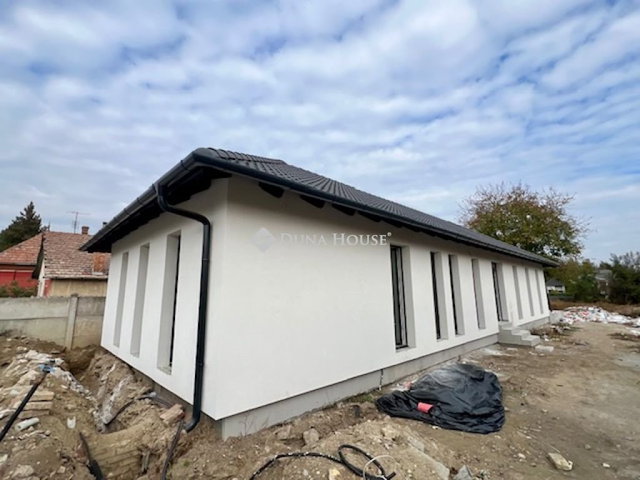 Eladó családi ház, Pilisen 120 M Ft, 4 szobás