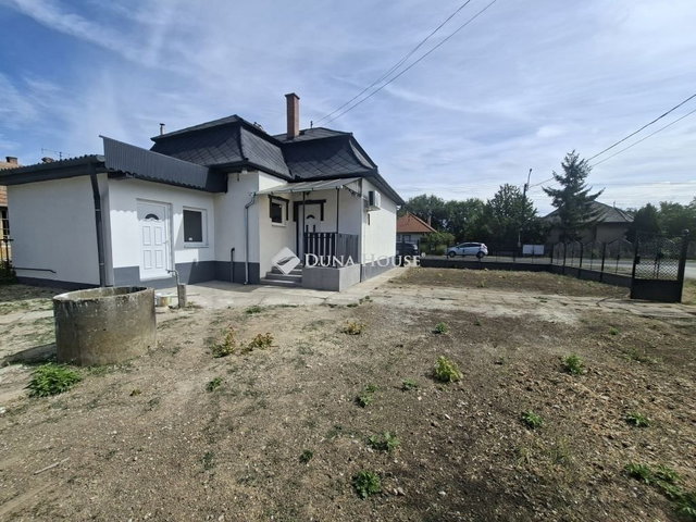 Eladó családi ház, Zsámbokon 50 M Ft, 3 szobás