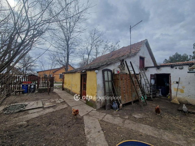 Eladó családi ház, Cegléden 9.5 M Ft, 1+1 szobás