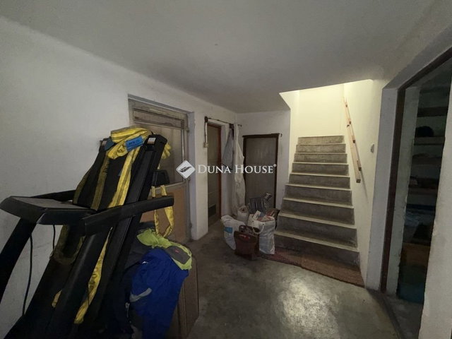 Eladó családi ház, Magyaralmáson 69.99 M Ft, 4 szobás