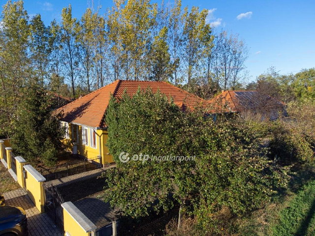Eladó családi ház, Békéscsabán 119.9 M Ft, 6+1 szobás