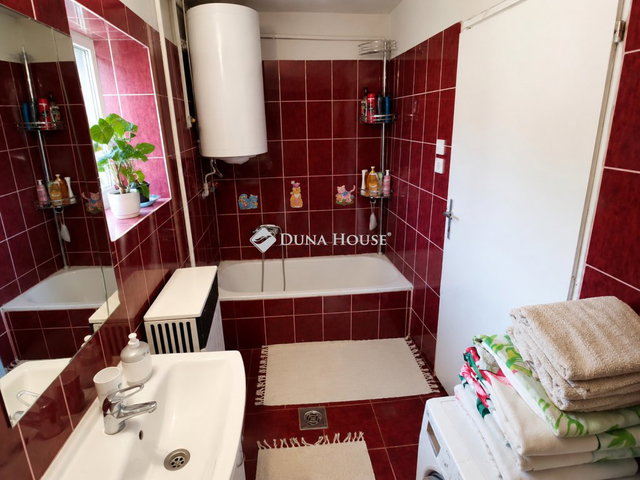 Eladó családi ház, Dunaföldváron 31.9 M Ft, 2 szobás