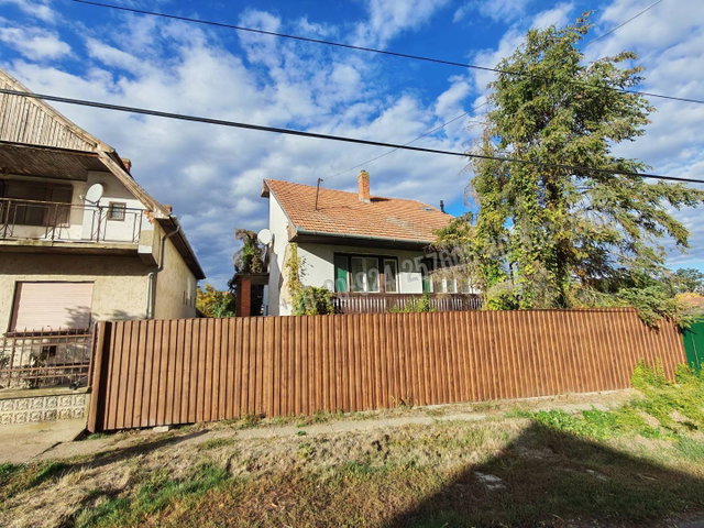 Eladó családi ház, Kunmadarason 14.5 M Ft, 3 szobás