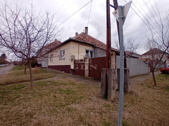 Eladó családi ház, Baján 36.5 M Ft, 3+1 szobás