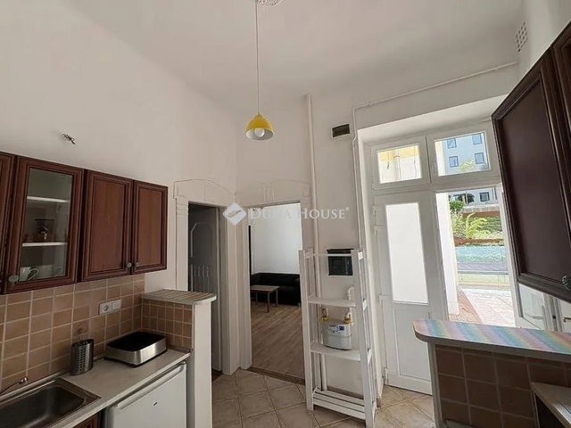 Eladó téglalakás, Budapesten, VI. kerületben 89.9 M Ft, 4 szobás