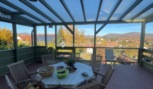 Eladó családi ház, Solymáron 269 M Ft, 5 szobás