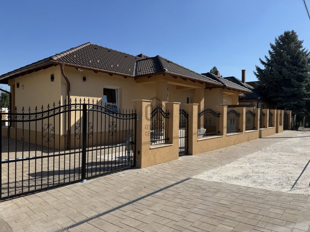 Eladó családi ház, Abonyban 79.9 M Ft, 2 szobás